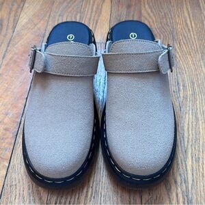 Athlefit Slip-On Suede Clogs